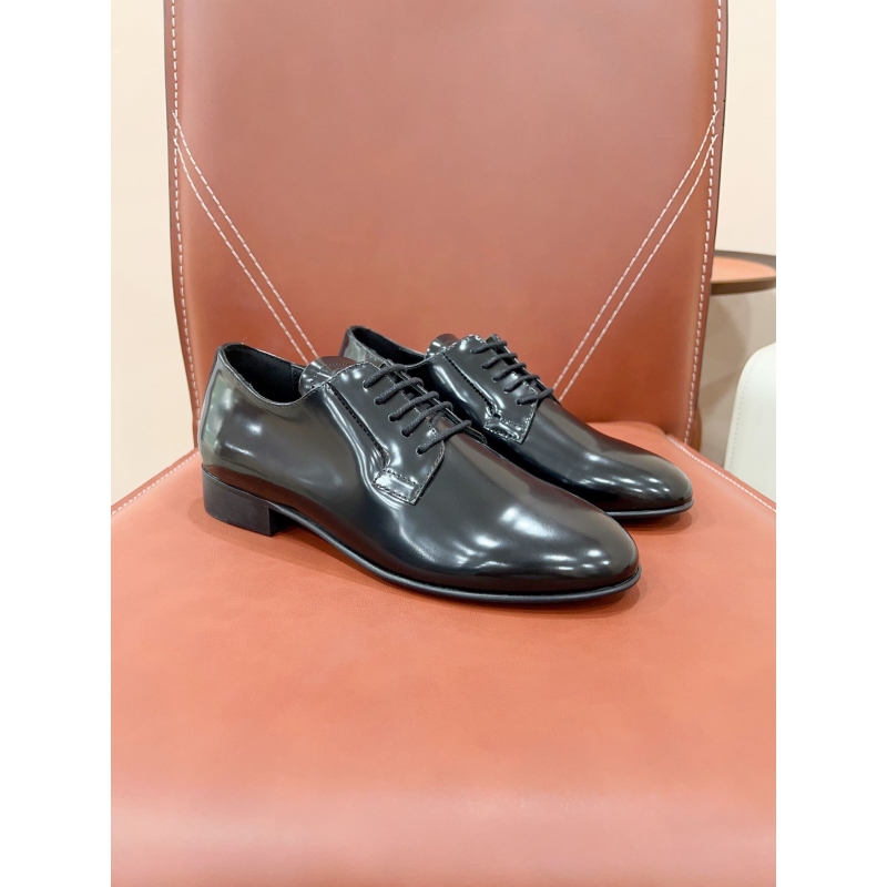 Pra*a leather shoes